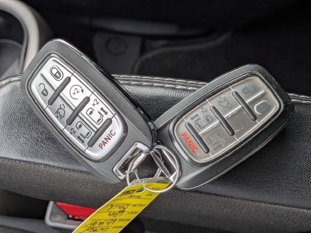 Used 2022 Chrysler Voyager LX FWD image 30