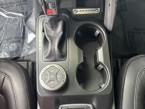 New 2025 Ford Bronco Badlands image 13