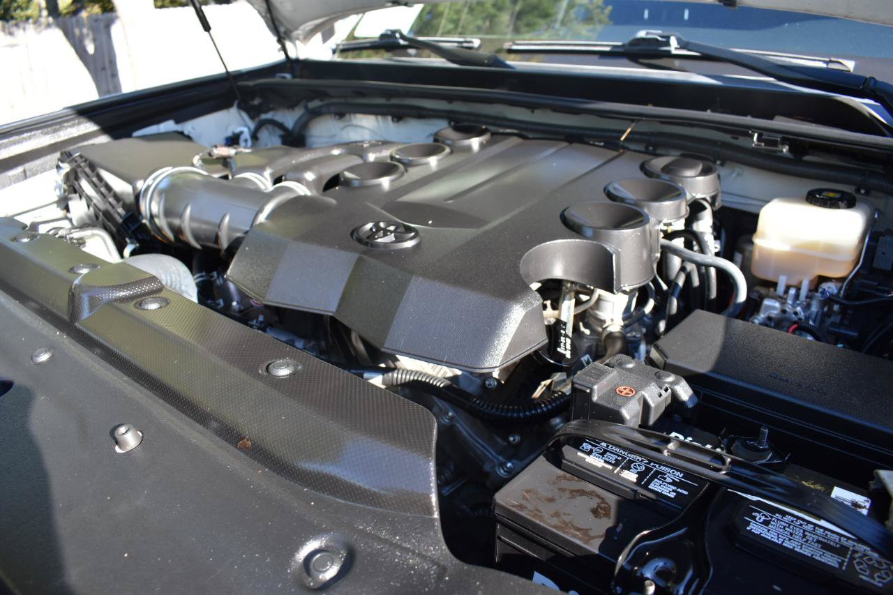 Used 2020 Toyota 4Runner SR5 AWD/4WD image 38
