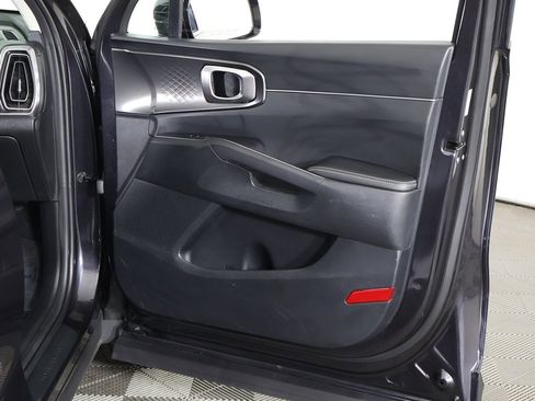 Used 2025 Kia Sorento LX image 22