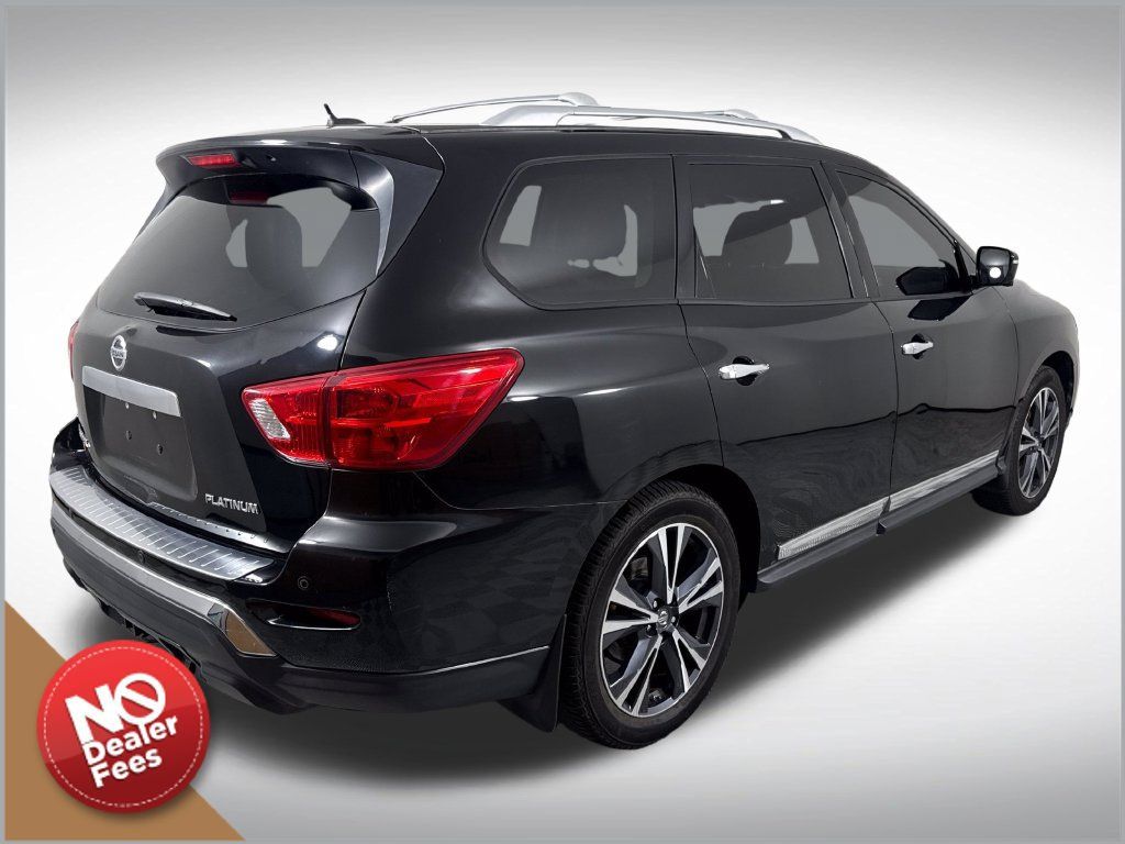 Used 2017 Nissan Pathfinder Platinum FWD image 3
