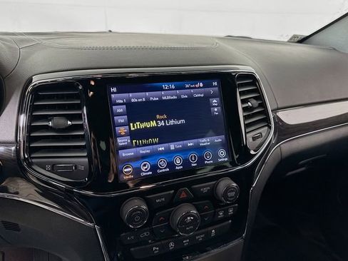 Used 2020 Jeep Grand Cherokee Overland image 12