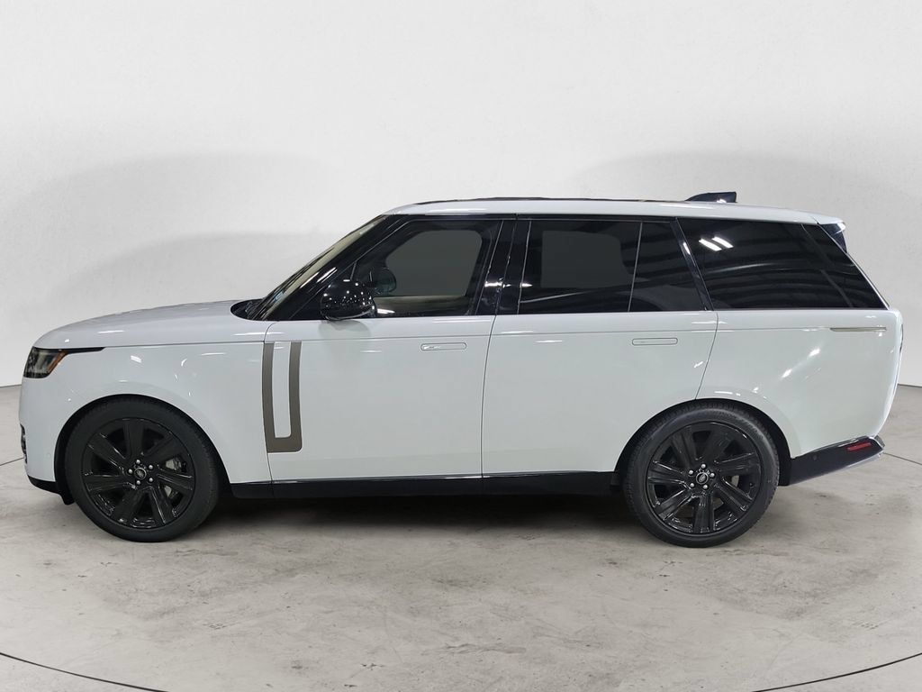 Used 2023 Land Rover Range Rover SE AWD/4WD image 2