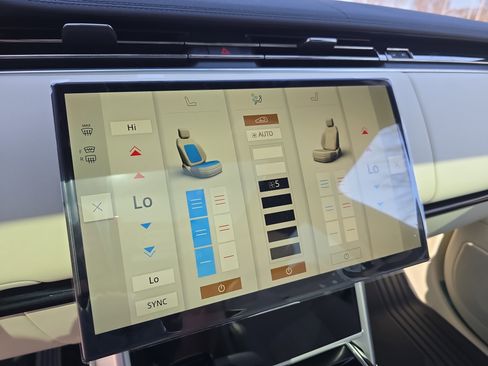 New 2026 Land Rover Range Rover Long Wheelbase SE image 24