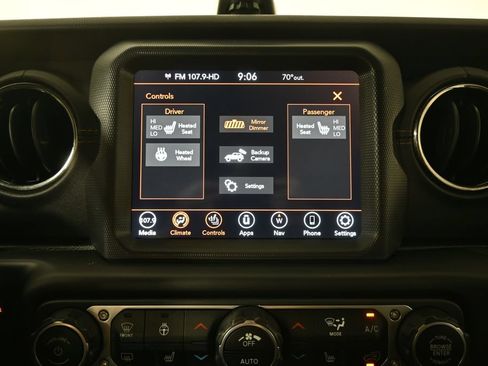 Used 2021 Jeep Wrangler Unlimited Sahara AWD/4WD image 28