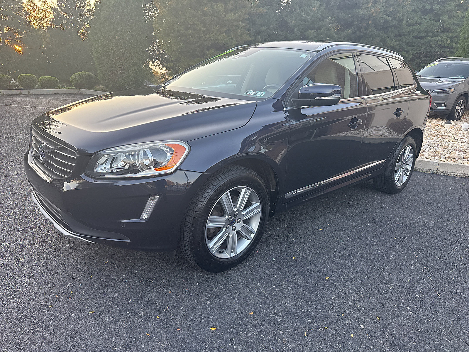 Used 2016 Volvo XC60 T6 w/ Proximity Package AWD/4WD image 11