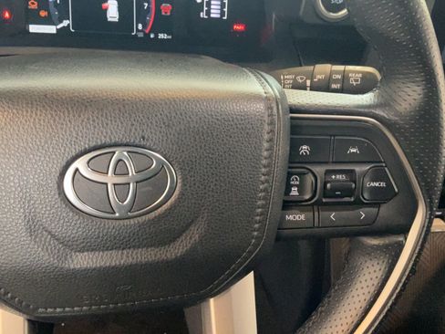 Certified 2025 Toyota 4Runner SR5 AWD/4WD image 18
