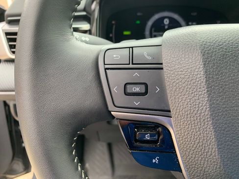 Used 2025 Toyota Camry SE image 28