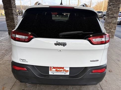 Used 2018 Jeep Cherokee Latitude image 7