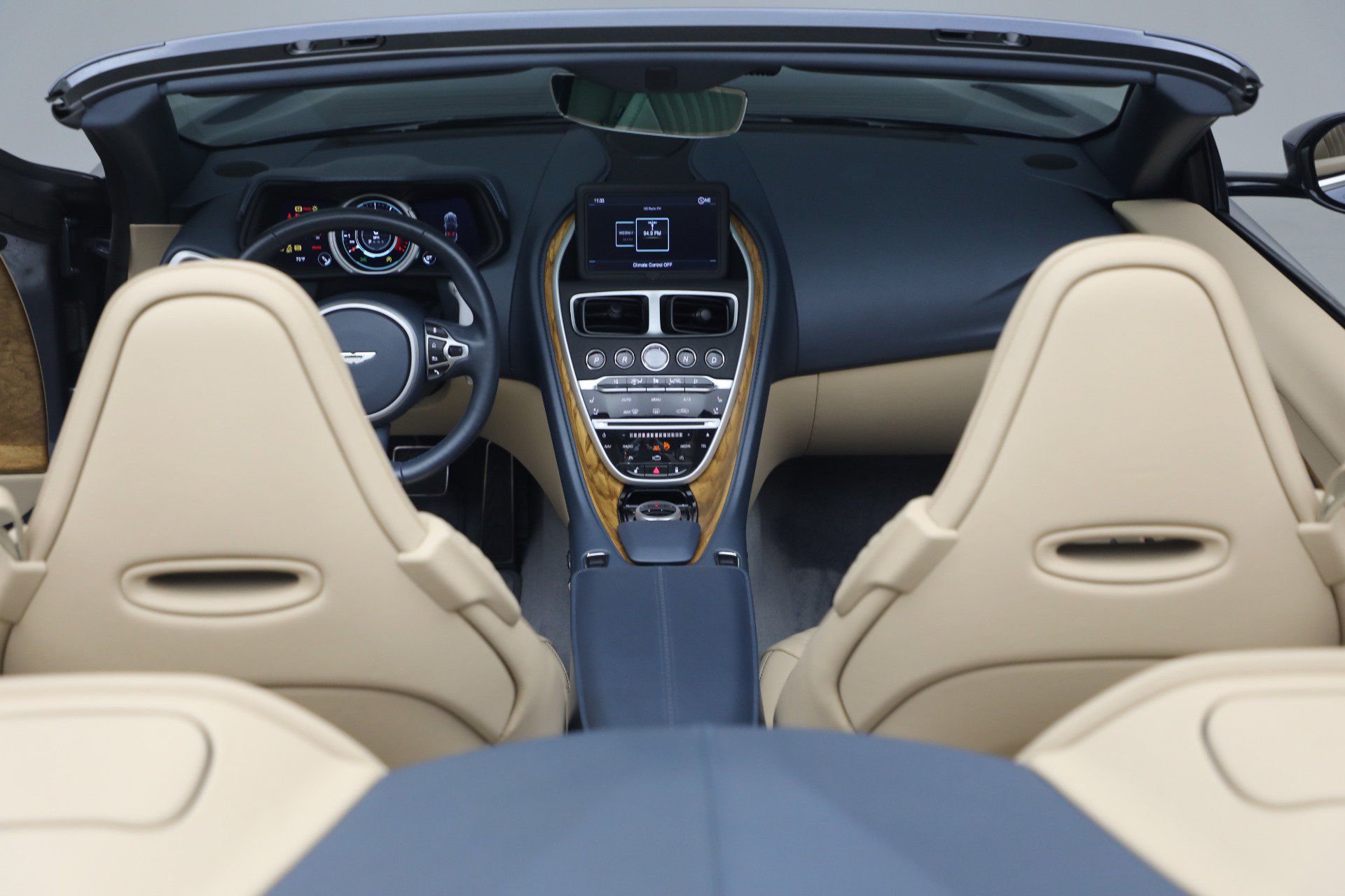 Used 2022 Aston Martin DB11 Volante RWD image 30