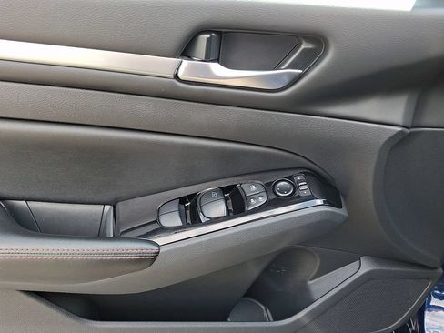 Used 2024 Nissan Altima 2.5 SR FWD image 13