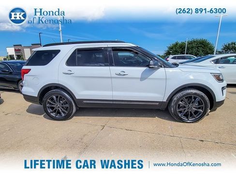 Used 2019 Ford Explorer XLT w/ Equipment Group 202A AWD/4WD image 4