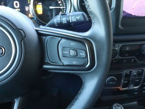 Used 2023 Jeep Wrangler Unlimited image 32