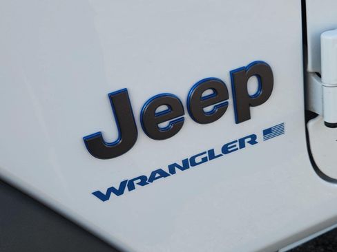 Used 2023 Jeep Wrangler Unlimited AWD/4WD image 28