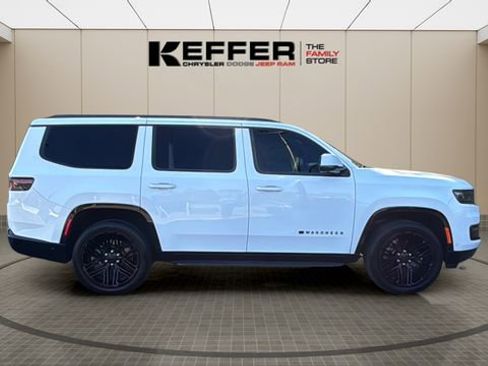 Certified 2022 Jeep Wagoneer Series III image 9