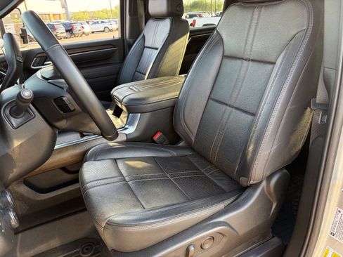 Used 2025 Chevrolet Silverado 2500 High Country w/ High Country Premium Package AWD/4WD image 21