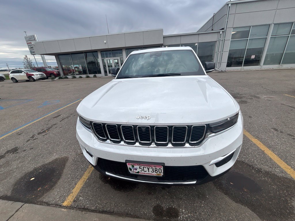 Used 2023 Jeep Grand Cherokee Limited w/ Luxury Tech Group II AWD/4WD image 9