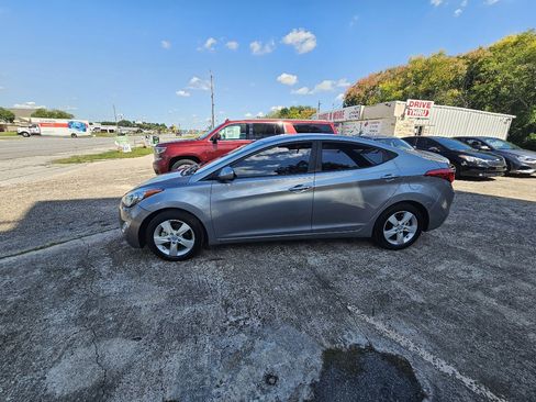 Used 2013 Hyundai Elantra GLS w/ Preferred Pkg image 4