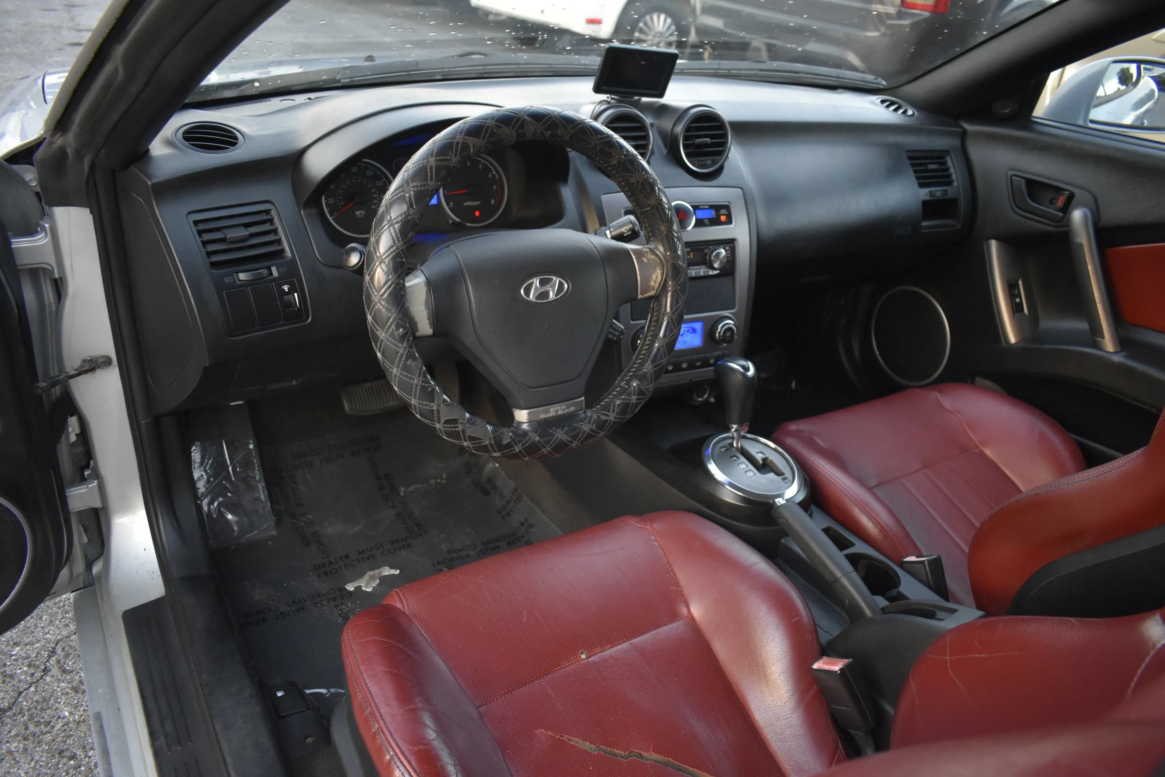 Used 2008 Hyundai Tiburon FWD image 10