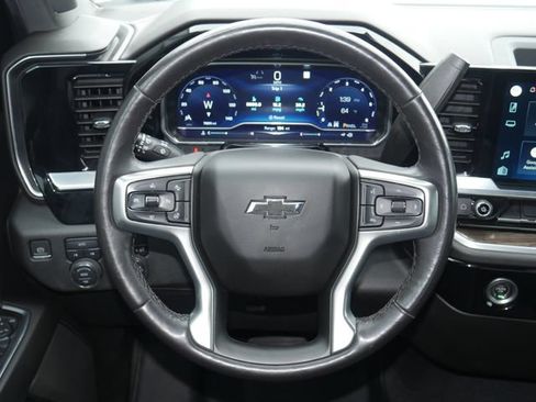 Used 2022 Chevrolet Silverado 1500 LT AWD/4WD image 16