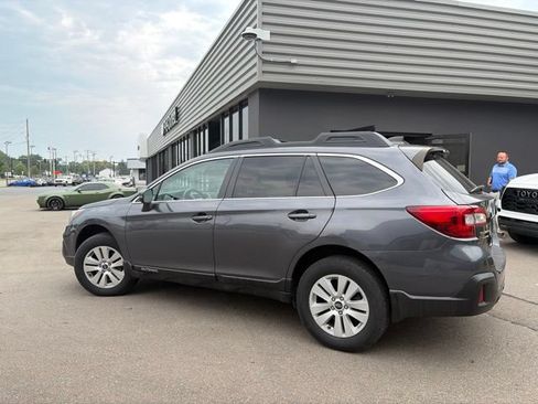 Used 2019 Subaru Outback 2.5i Premium w/ Popular Package #2 AWD/4WD image 6