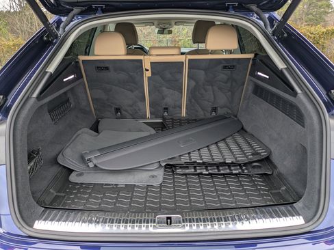 Used 2023 Audi Q8 Premium Plus image 27