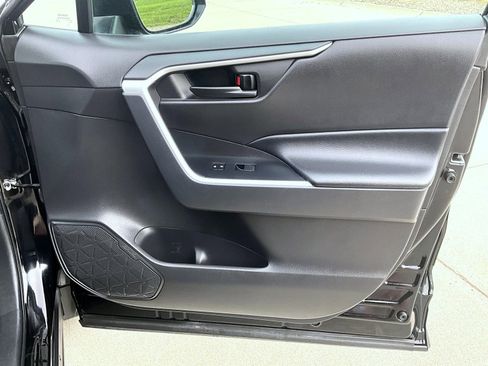 Used 2022 Toyota RAV4 LE AWD/4WD image 17