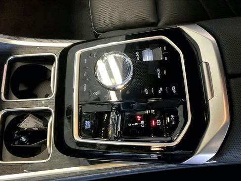 Used 2025 BMW i7 eDrive50 image 7