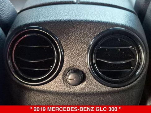 Used 2019 Mercedes-Benz GLC 300 4MATIC image 30