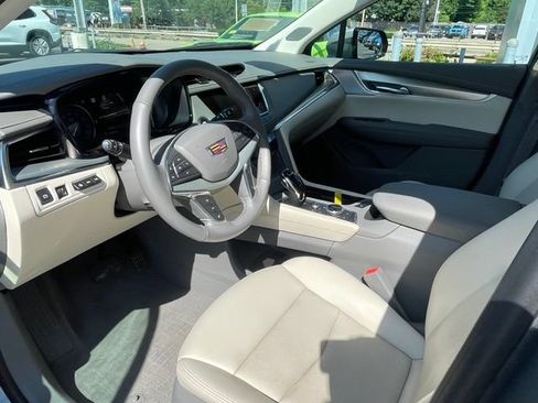 Used 2023 Cadillac XT5 Premium Luxury w/ Technology Package AWD/4WD image 9