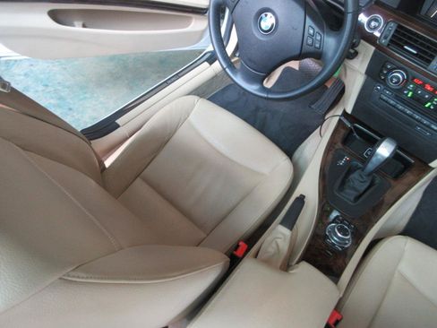 Used 2011 BMW 328i Wagon RWD image 17