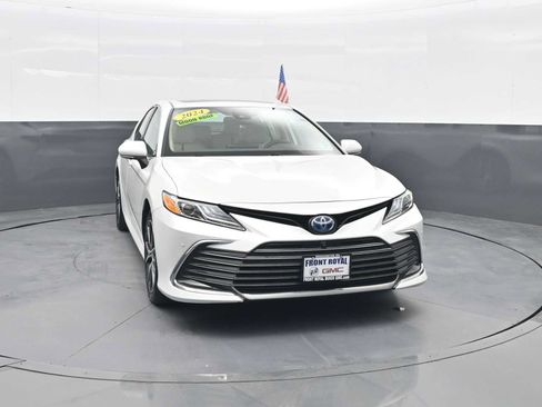 Used 2024 Toyota Camry XLE w/ Navigation Package FWD image 2
