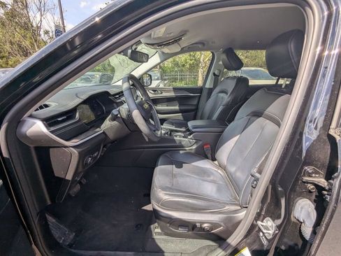 Used 2023 Jeep Grand Cherokee L Limited AWD/4WD image 17