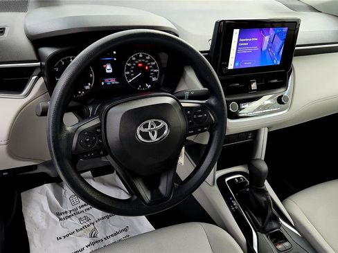 Certified 2023 Toyota Corolla Cross L image 32