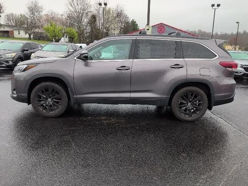 Used 2019 Toyota Highlander SE AWD/4WD image 5