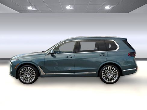 Used 2026 BMW X7 xDrive40i w/ Executive Package AWD/4WD image 2