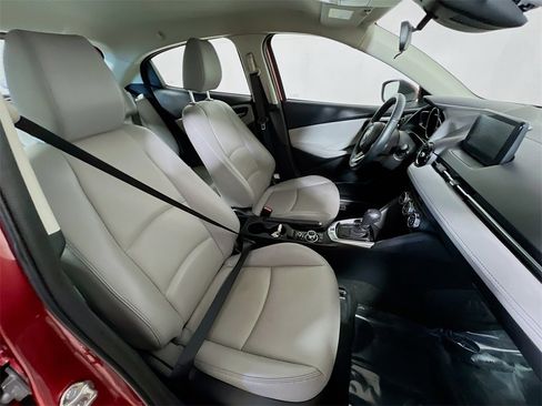 Certified 2020 Toyota Yaris XLE image 24