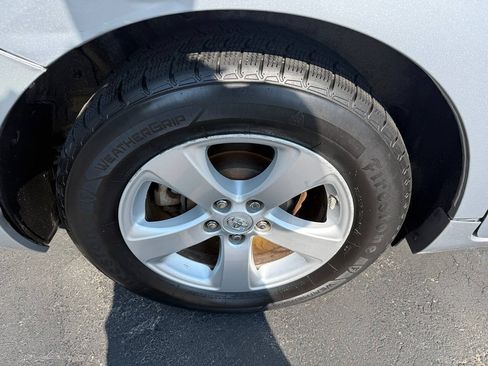 Used 2014 Toyota Sienna LE FWD image 38