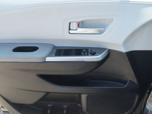 Used 2025 Toyota Sienna XLE w/ XLE Plus Package FWD image 30