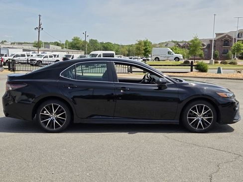 Used 2024 Toyota Camry SE image 6
