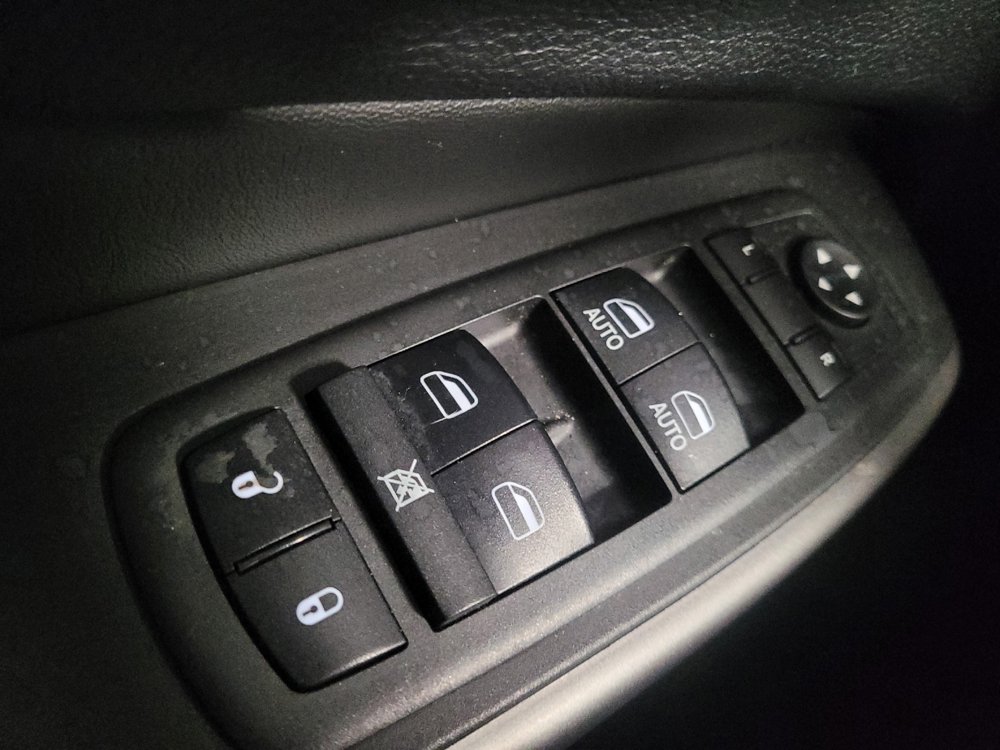 Used 2019 Jeep Cherokee Latitude Plus FWD image 27