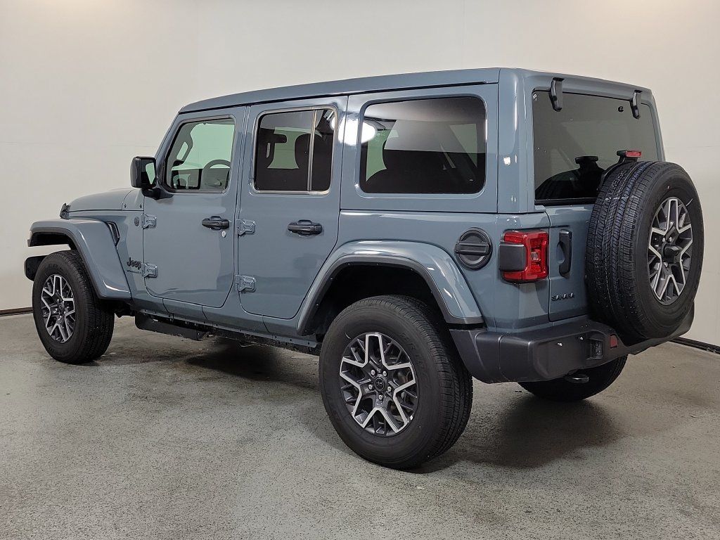 Used 2026 Jeep Wrangler Unlimited Sahara AWD/4WD image 5