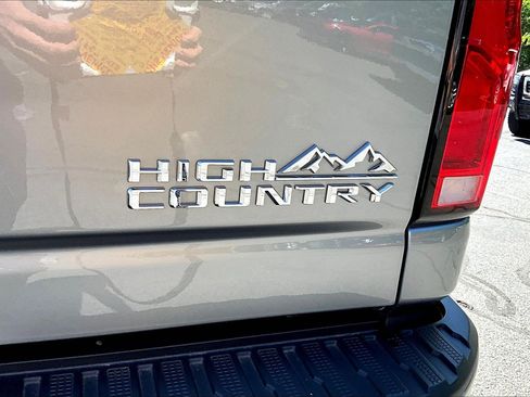 Used 2025 Chevrolet Silverado 2500 High Country w/ Technology Package AWD/4WD image 16