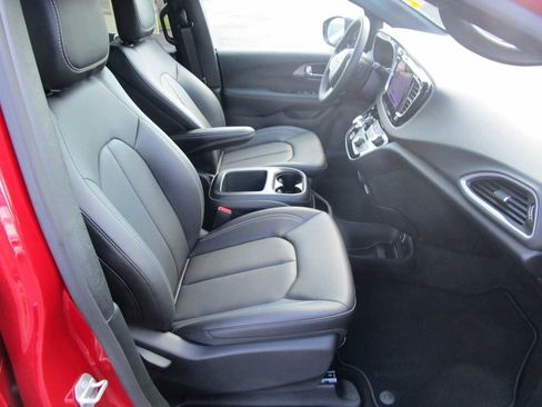 New 2026 Chrysler Voyager LX FWD image 15