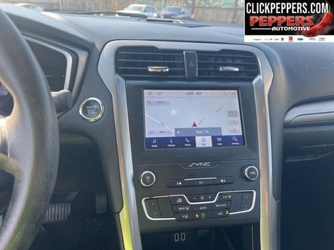 Used 2019 Ford Fusion SE image 12