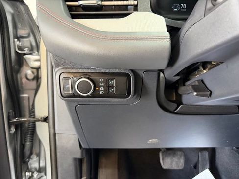 Used 2025 Ford Explorer Active AWD/4WD image 18