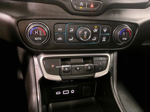 Used 2023 GMC Terrain SLE w/ Driver Convenience Package image 26