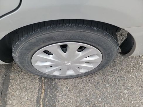 Used 2017 Nissan Versa S Plus image 6