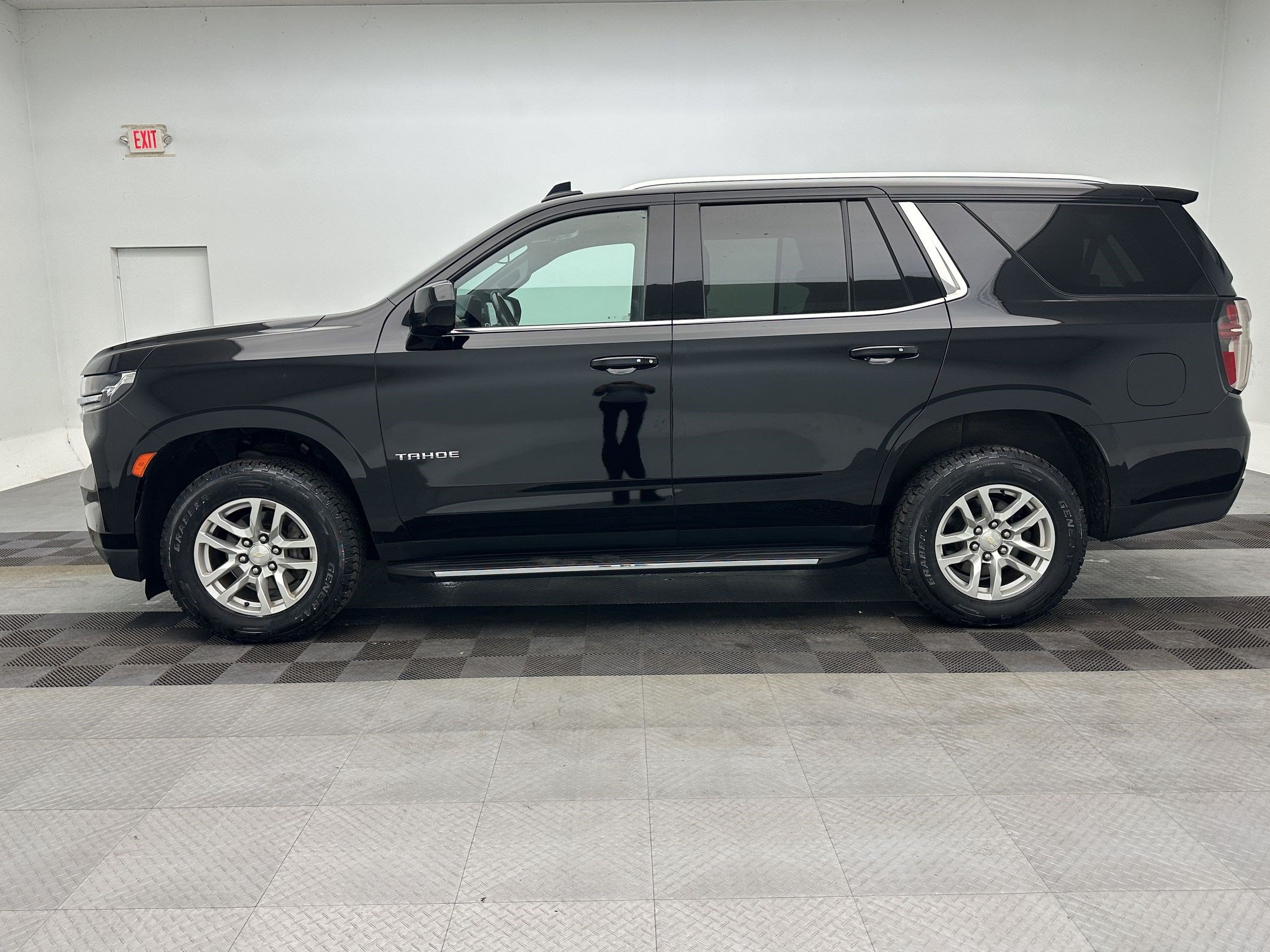 Certified 2021 Chevrolet Tahoe LT AWD/4WD image 2