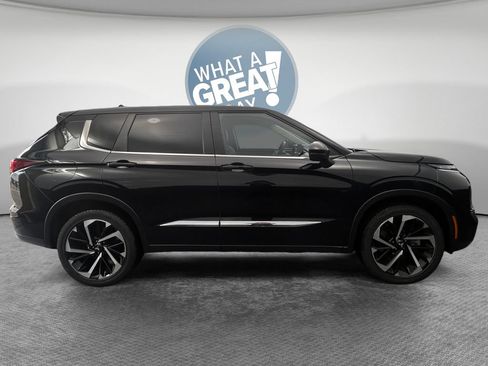 Used 2024 Mitsubishi Outlander SE AWD/4WD image 2